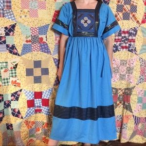 VTG. Molas Appliqué Dress